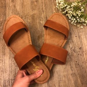 😍🌺 NEW Cognac Double Band Slip On Sandals🌺